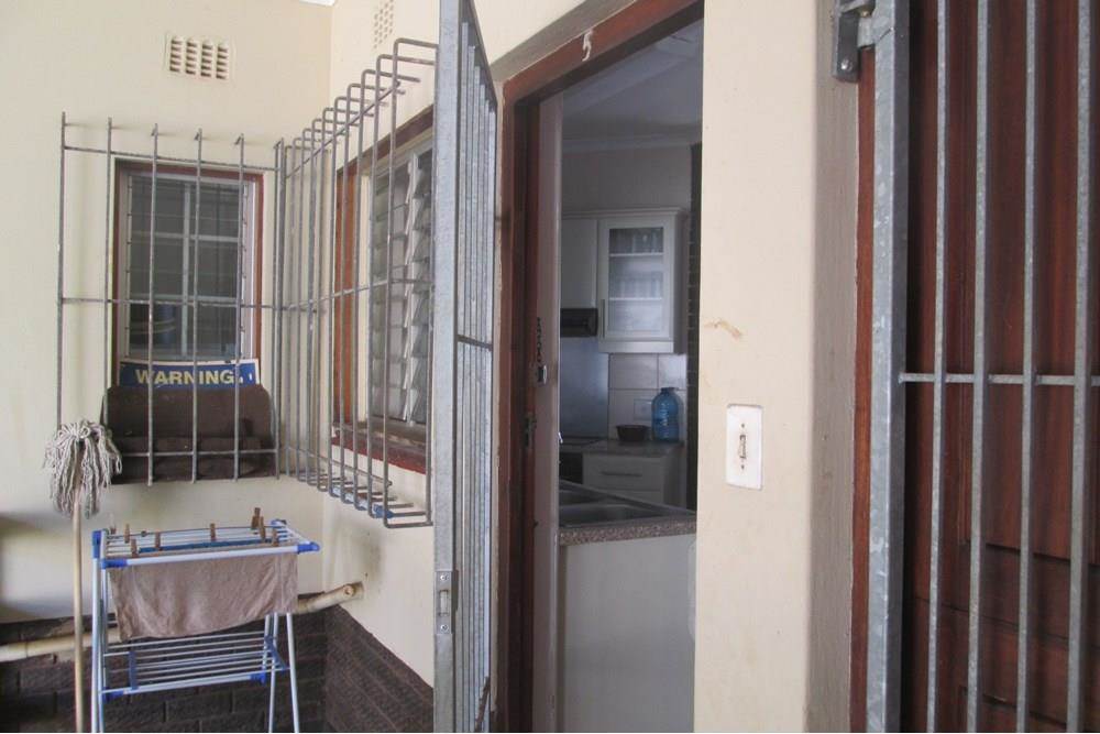 2 Bed Apartment in Umtentweni photo number 23