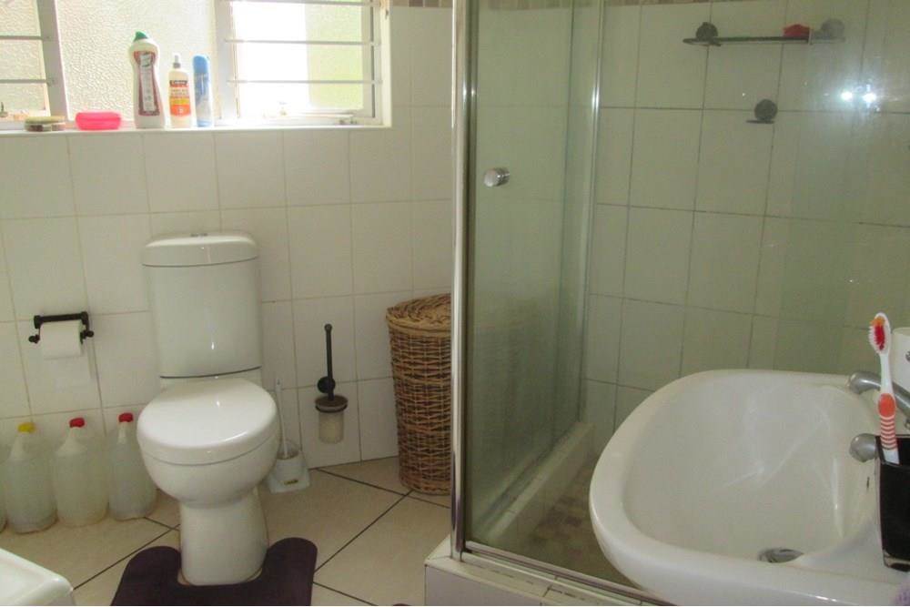2 Bed Apartment in Umtentweni photo number 21