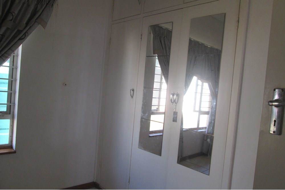 2 Bed Apartment in Umtentweni photo number 17