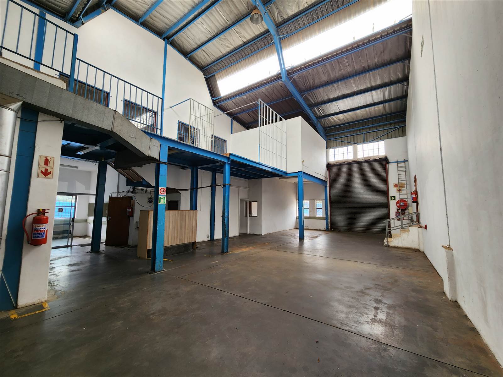 1000  m² Industrial space in Sebenza photo number 4