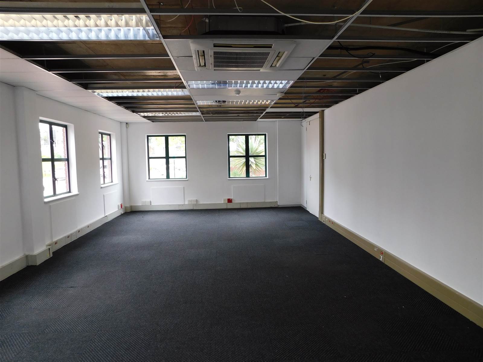 525  m² Commercial space in Hyde Park photo number 16