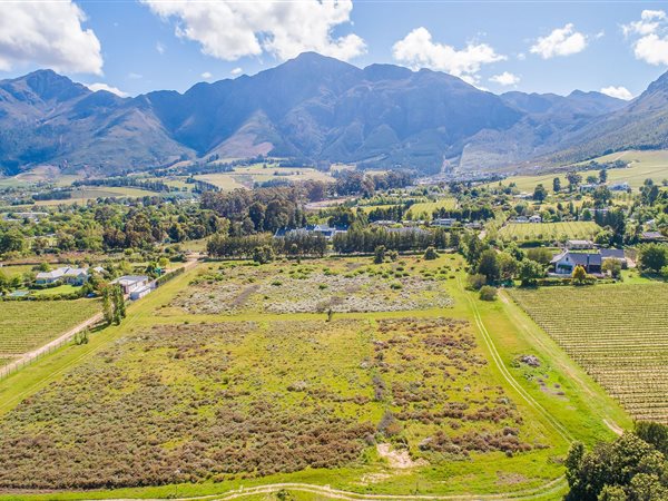 8.3 ha Land available in Franschhoek