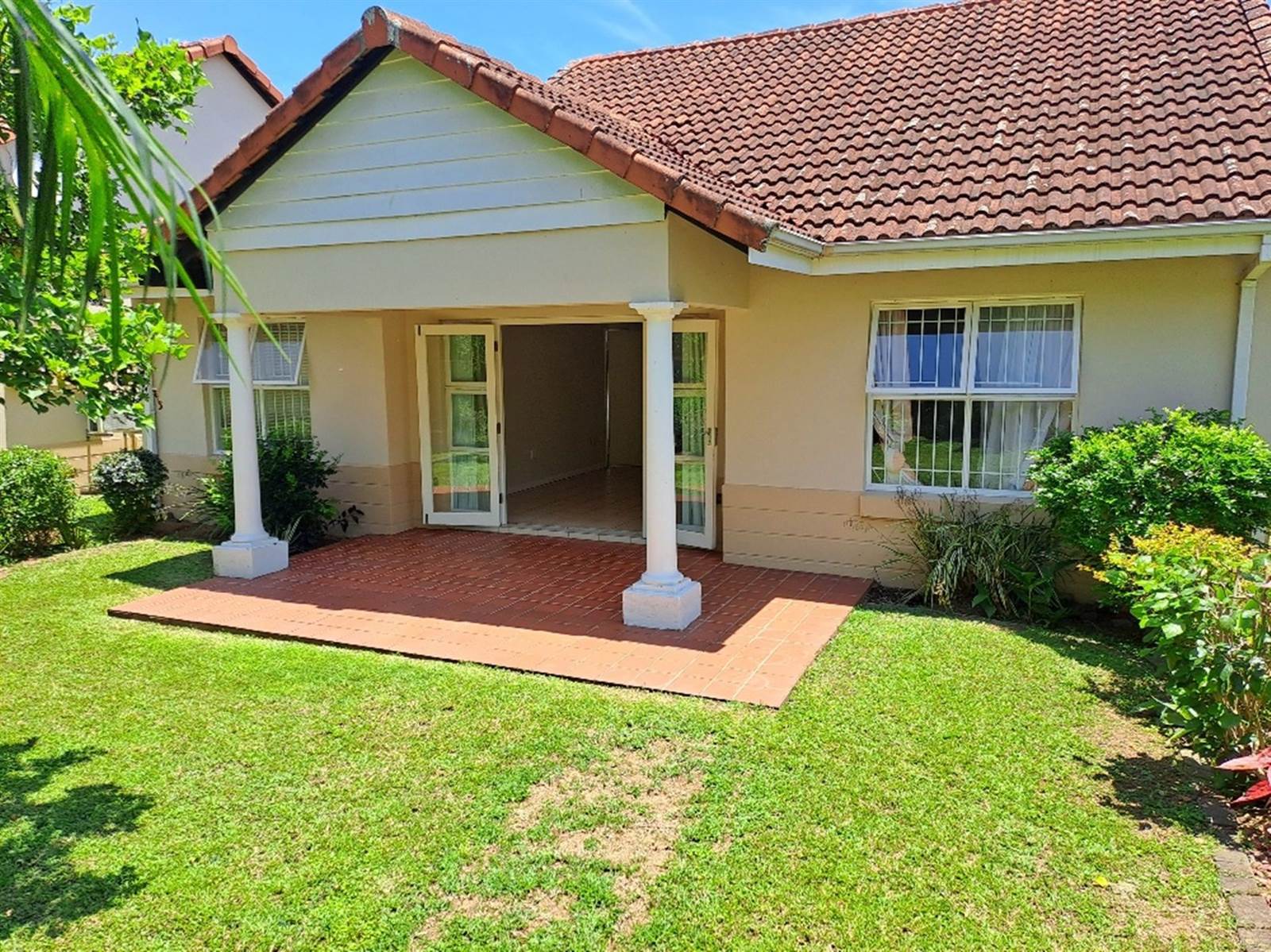 2 Bed Townhouse in Durban North photo number 3