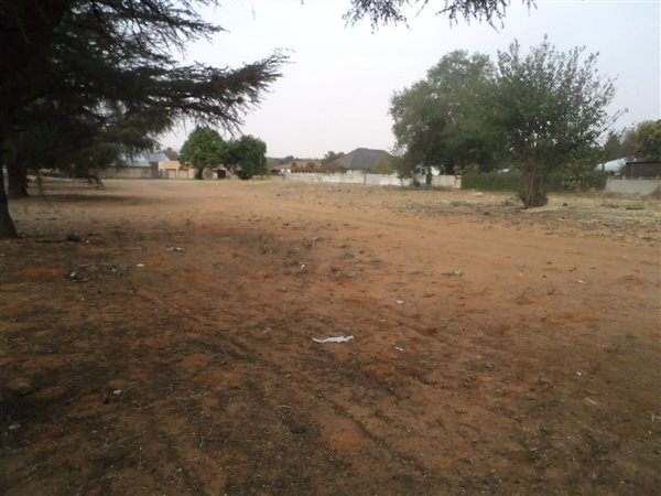 1.4 ha Land available in Parys