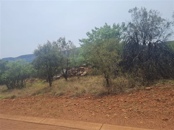751 m² Land available in Leloko