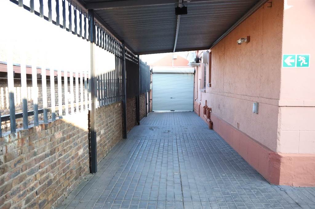 1  m² Commercial space in Alberton photo number 11