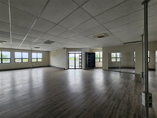 774  m² Commercial space
