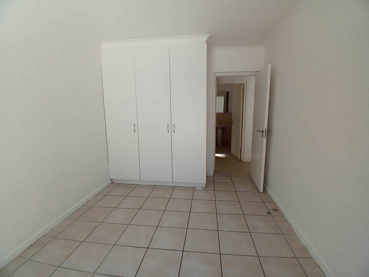3 Bed Apartment in Somerset West Central photo number 11