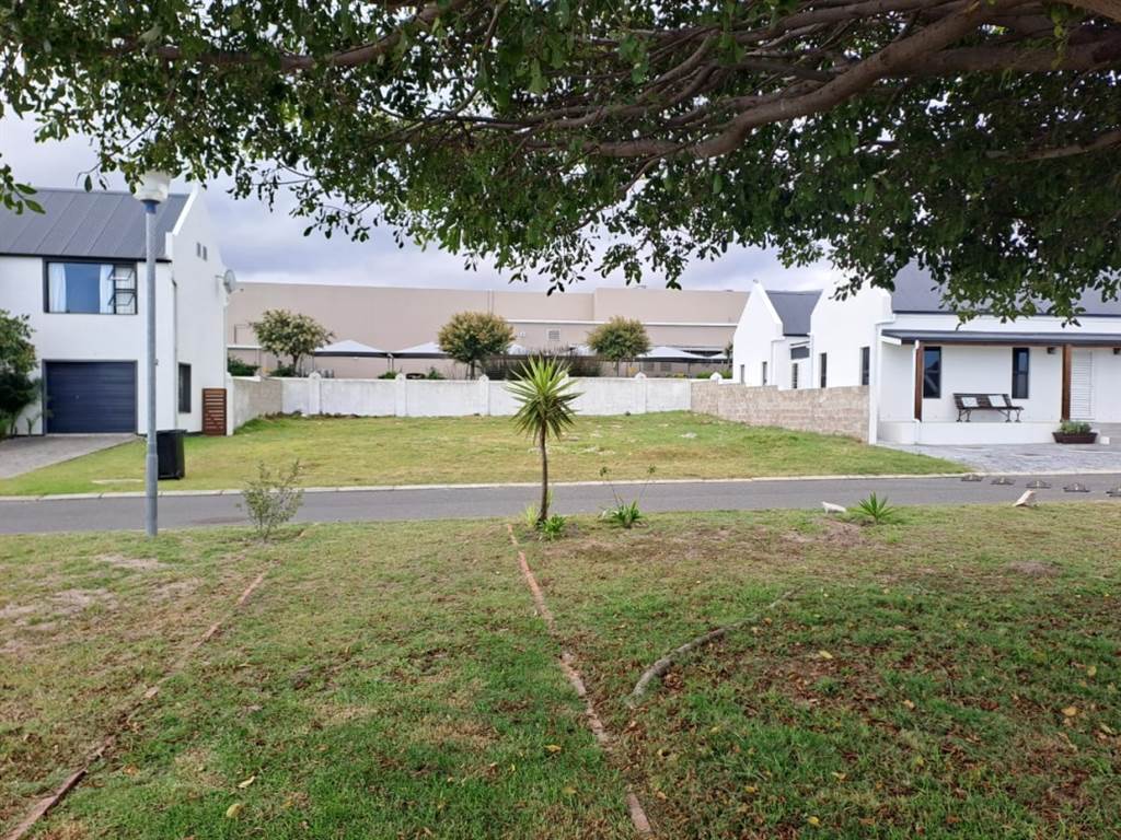 333 m² Land available in Sandbaai photo number 2