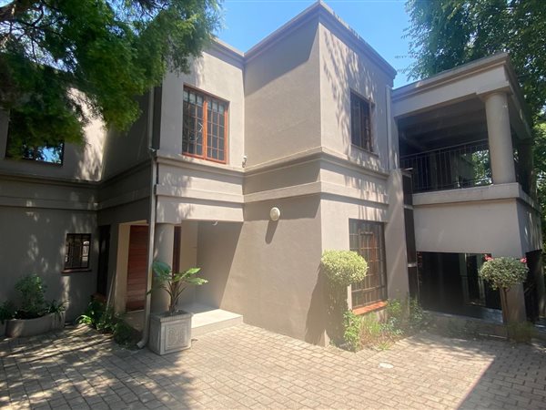 5 Bed House in Woodmead