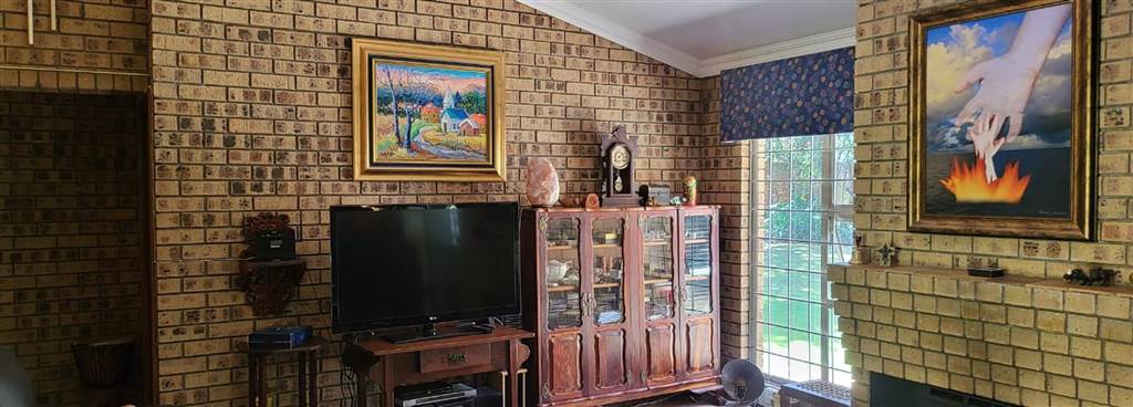 4 Bed House in Secunda photo number 7