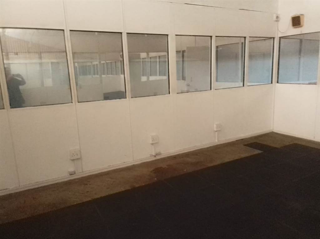 496  m² Commercial space in Parow Valley photo number 12