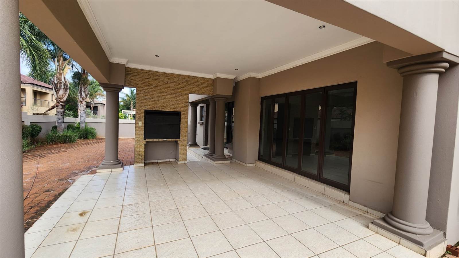 5 Bed House in Zambezi Country Estate photo number 16