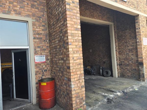 234 m² Industrial space 234 m² Industrial space