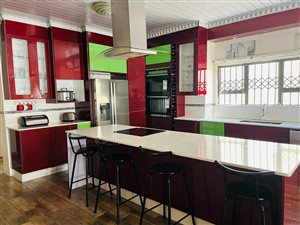 5 Bed House in Zola