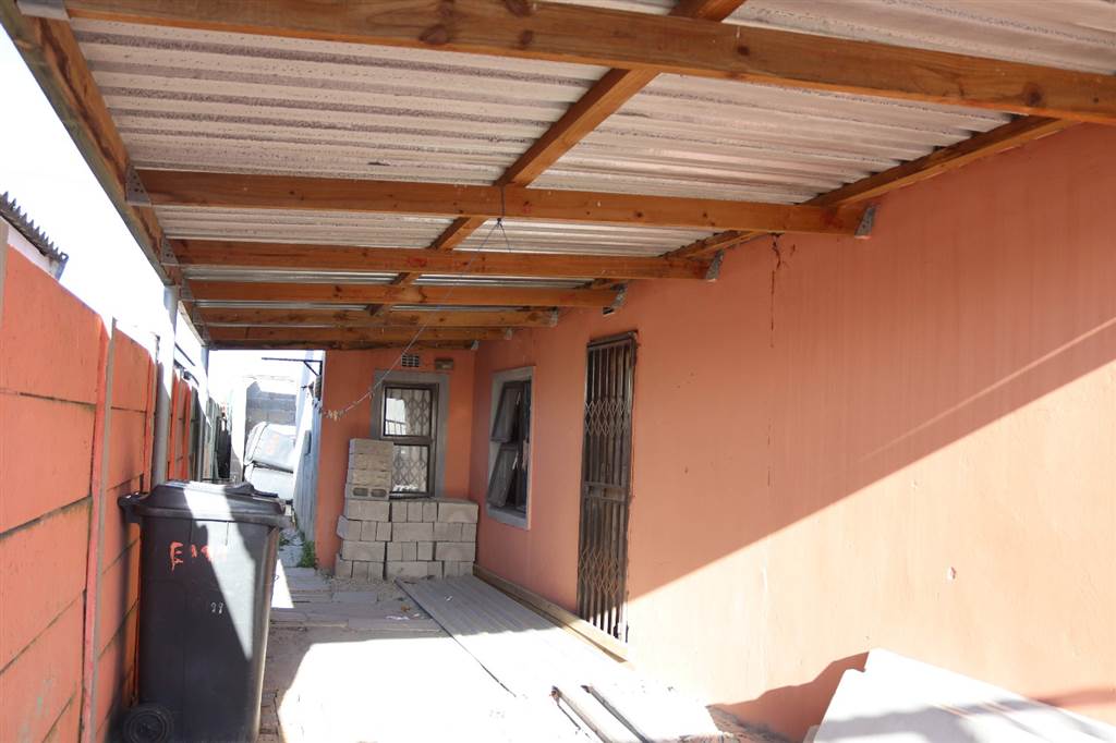 3 Bed House in Khayelitsha photo number 13
