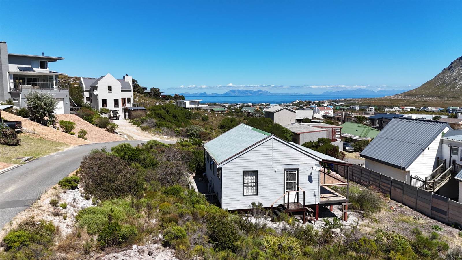 2 Bed House in Pringle Bay photo number 2