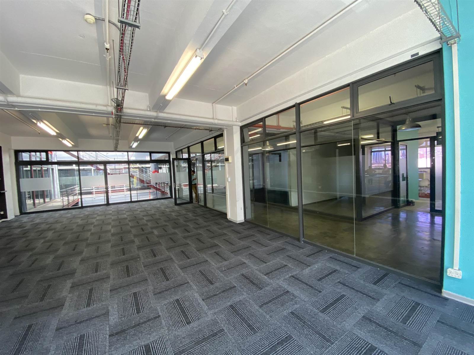 108  m² Commercial space in Woodstock photo number 2
