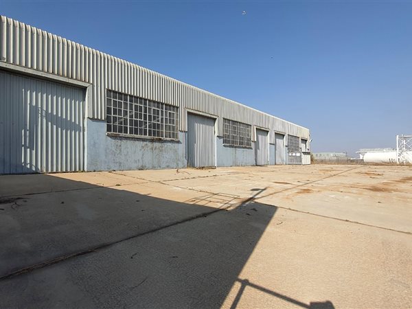 2 000  m² Industrial space