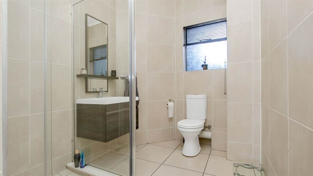 2 Bed Townhouse in Olivedale photo number 14