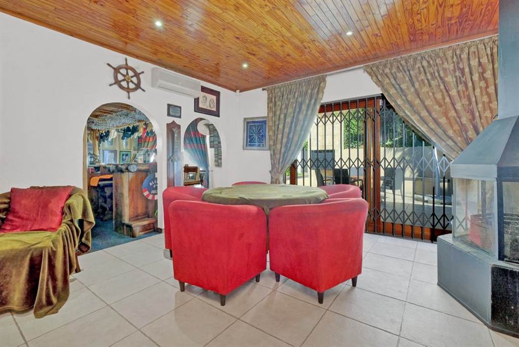 5 Bed House in Constantia Kloof photo number 7