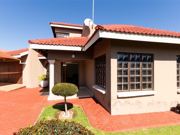 4 Bedroom House 4 Bedroom House