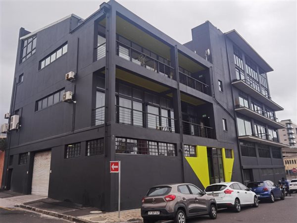 274  m² Commercial space
