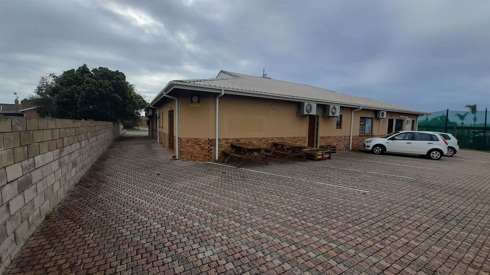 400  m² Commercial space in Jeffreys Bay photo number 2