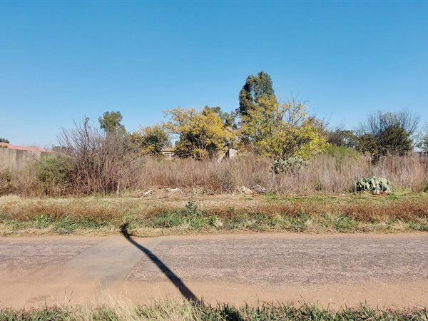 496 m² Land available in Henley on Klip