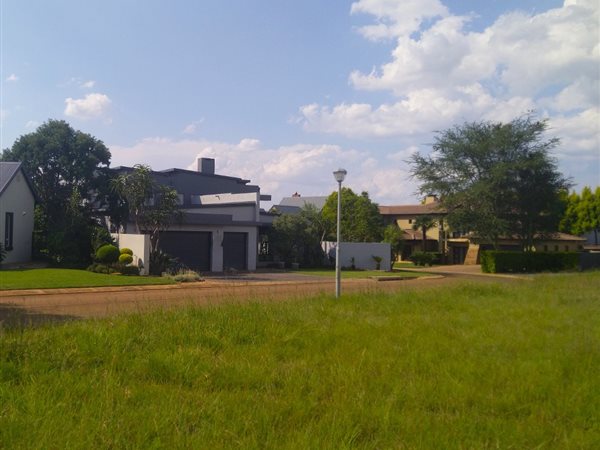 897 m² Land available in Silverwoods Country Estate