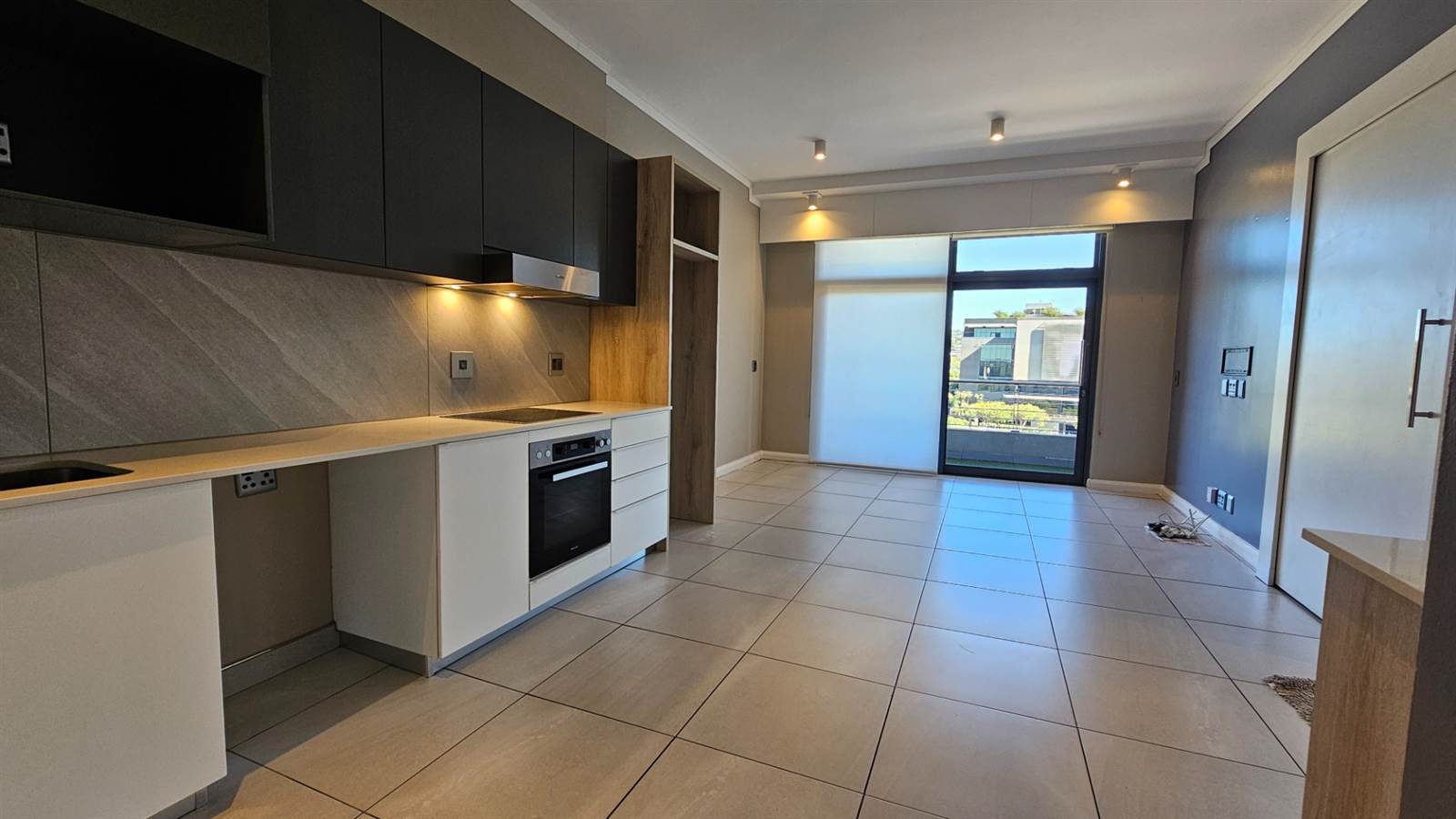 1 Bed Apartment in Menlyn photo number 11