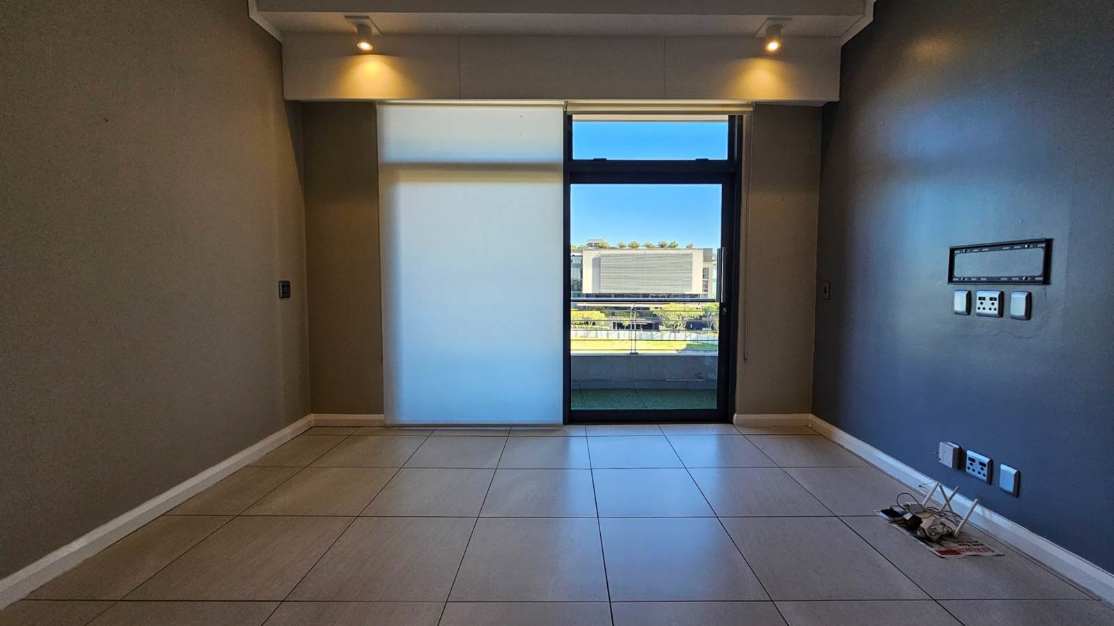 1 Bed Apartment in Menlyn photo number 13