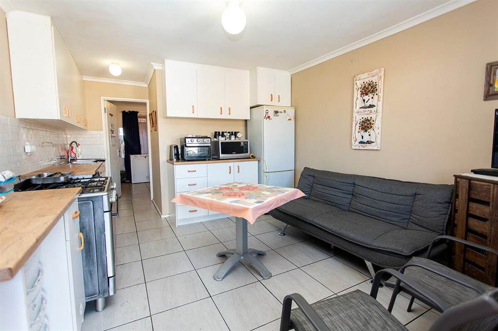1 Bed Apartment in Morgenster photo number 4