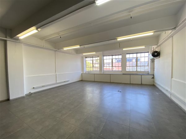 69  m² Commercial space in Woodstock