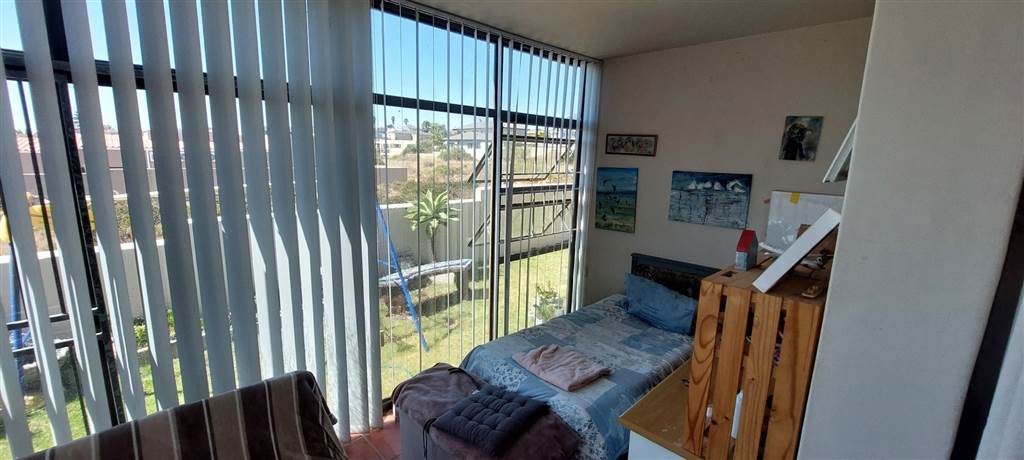 2 Bed Apartment in Myburgh Park photo number 13