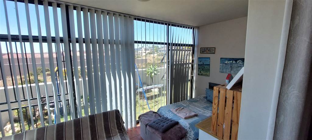 2 Bed Apartment in Myburgh Park photo number 14