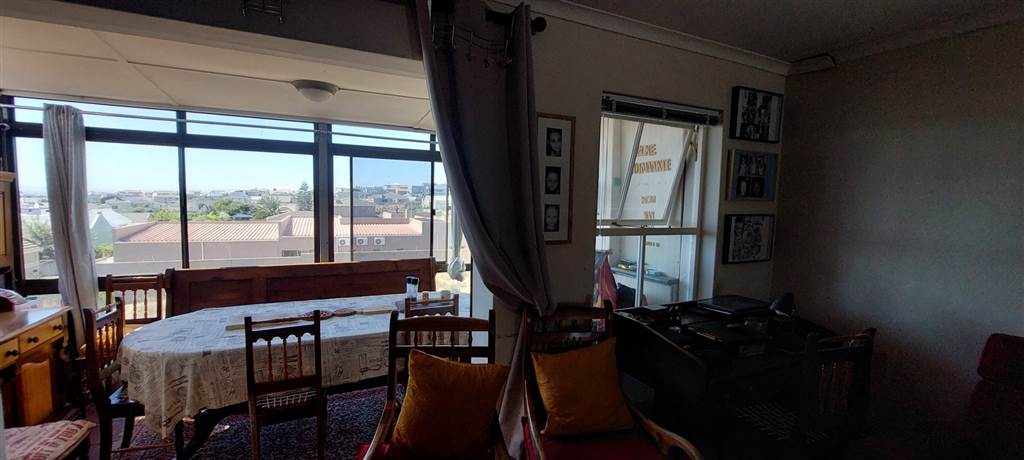 2 Bed Apartment in Myburgh Park photo number 11