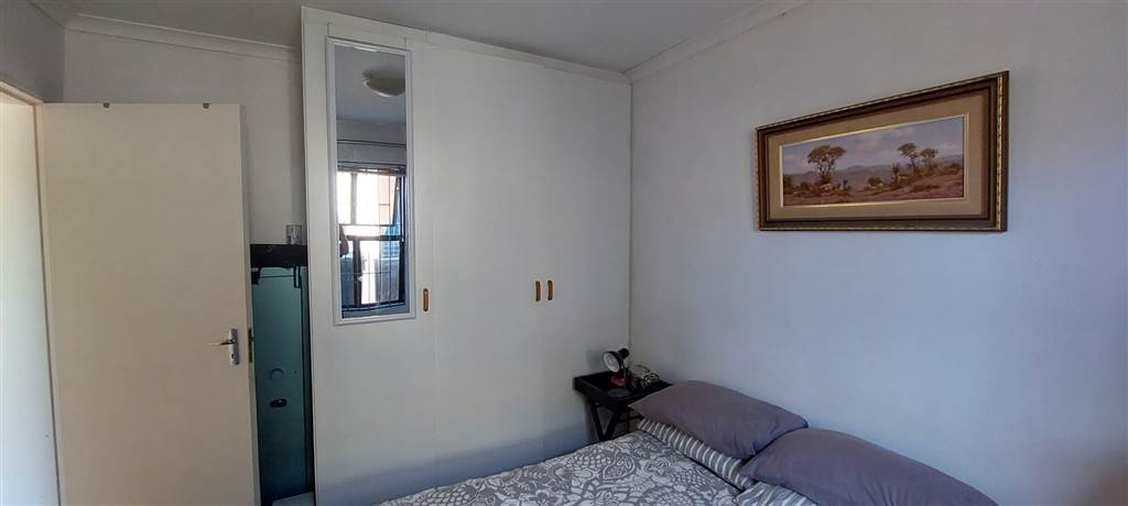 2 Bed Apartment in Myburgh Park photo number 18