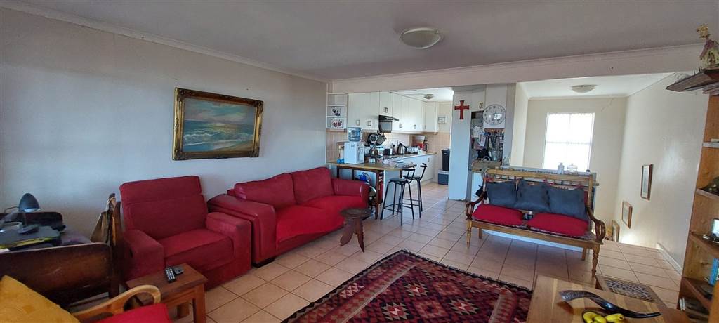 2 Bed Apartment in Myburgh Park photo number 2