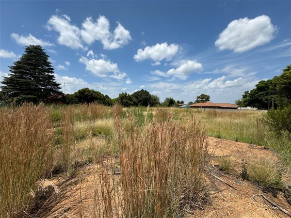 1617 m² Land available in Koster