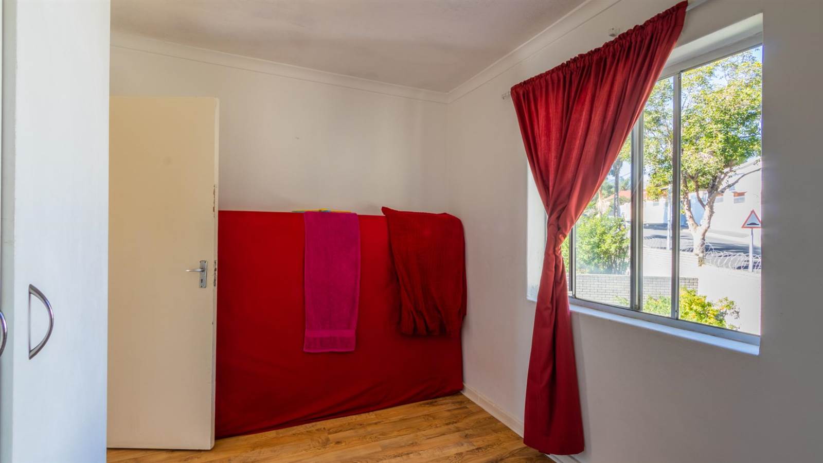 2 Bed Flat in Denneburg photo number 9