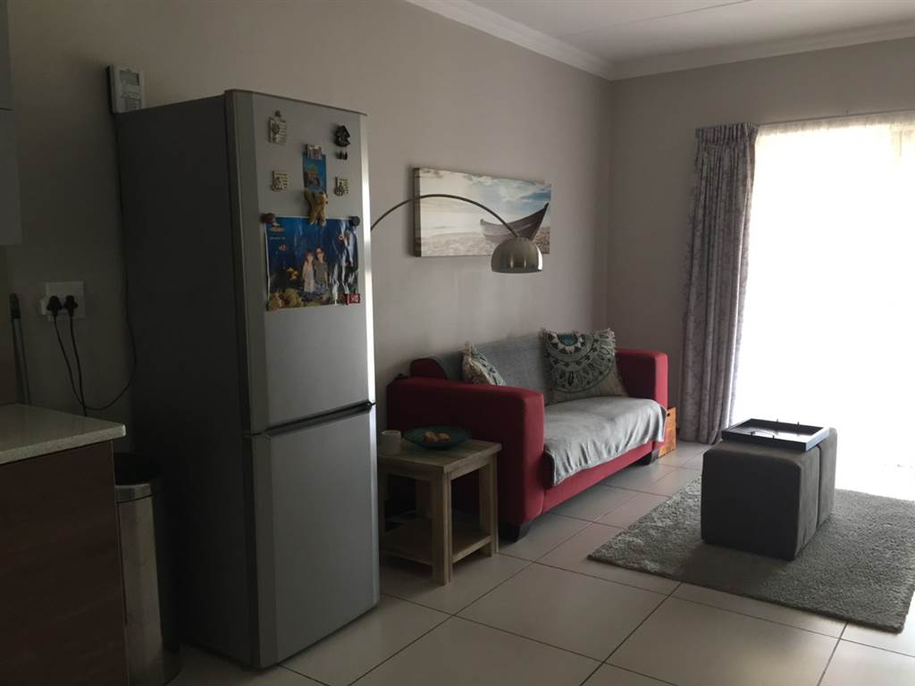 2 Bed Apartment in Rooihuiskraal North photo number 8
