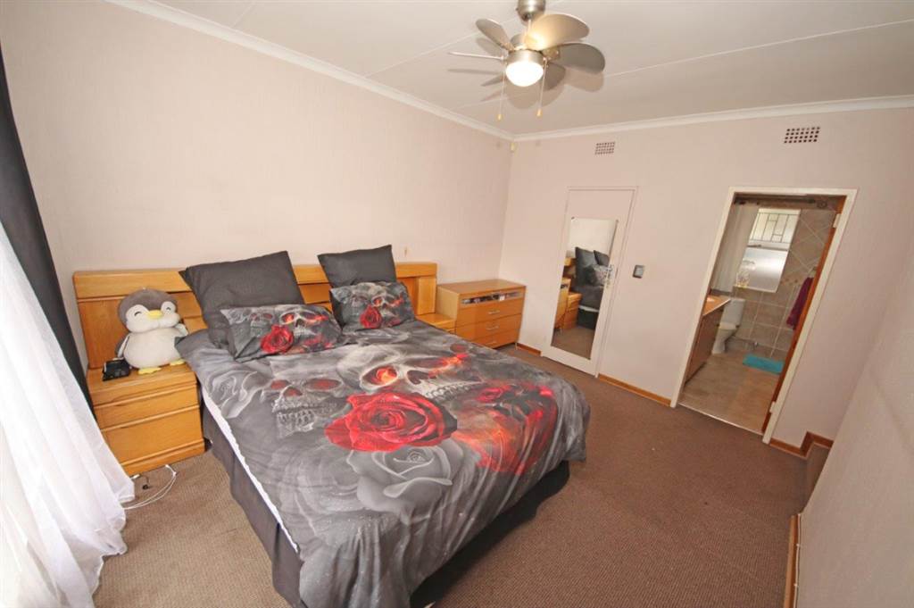 6 Bed House in Edenvale photo number 7