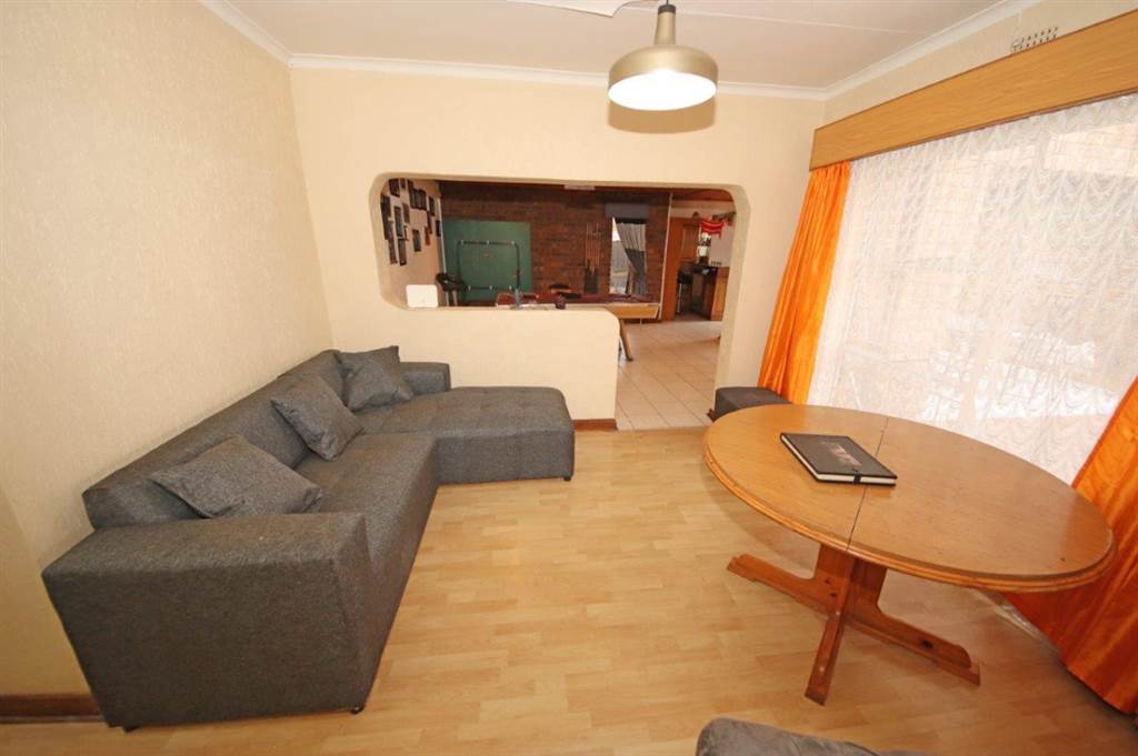 6 Bed House in Edenvale photo number 10