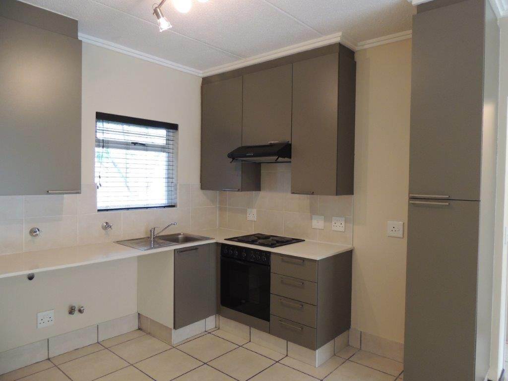 1 Bed Townhouse in Bryanston photo number 2
