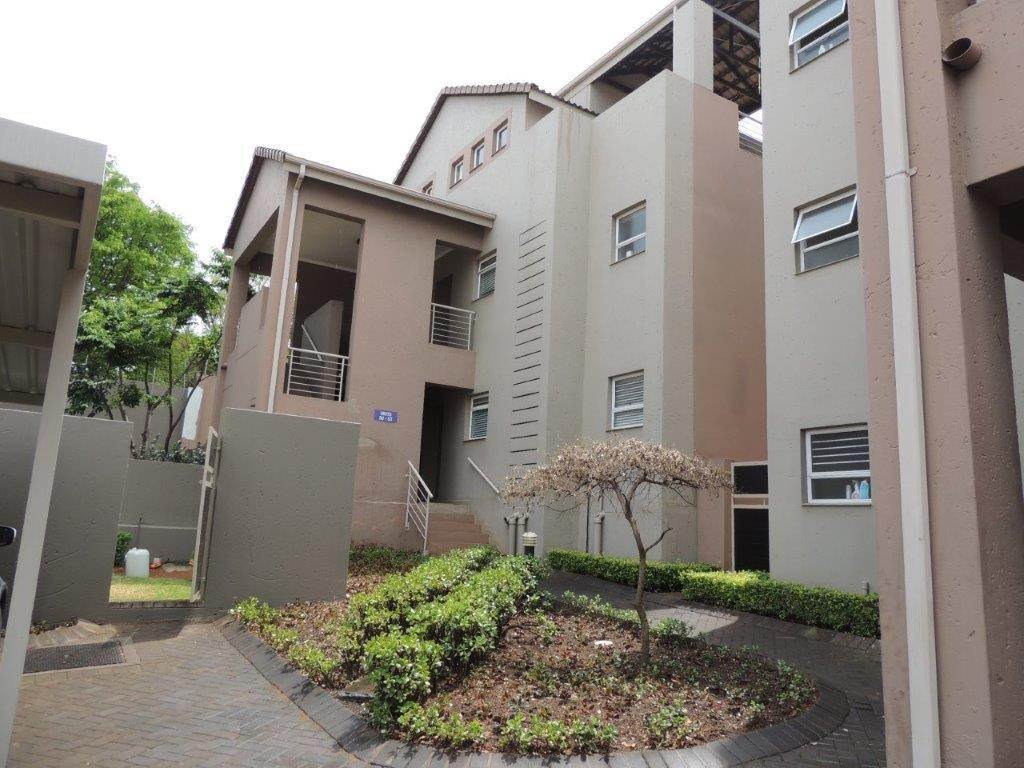 1 Bed Townhouse in Bryanston photo number 10