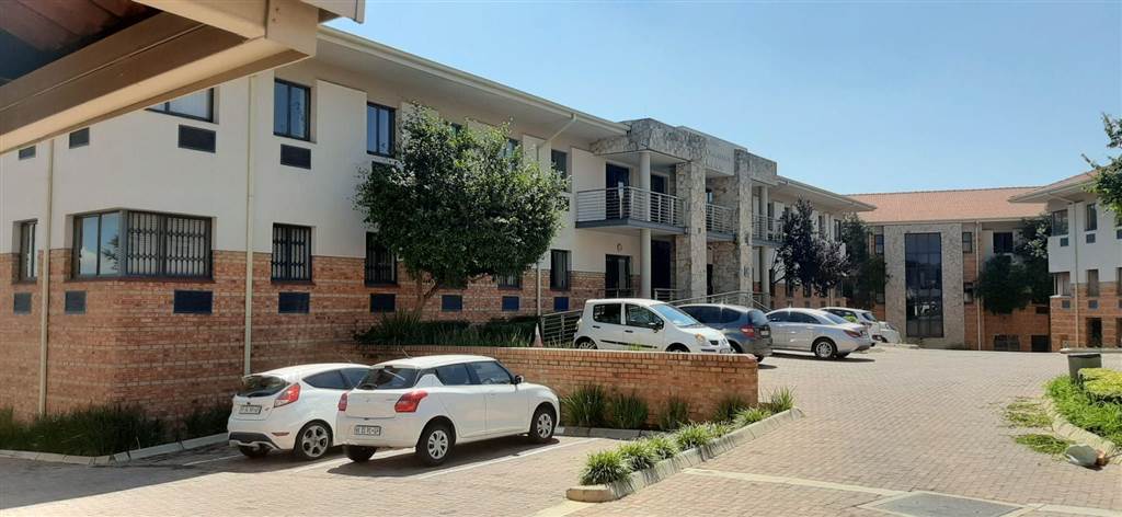 522  m² Commercial space in Bryanston photo number 1