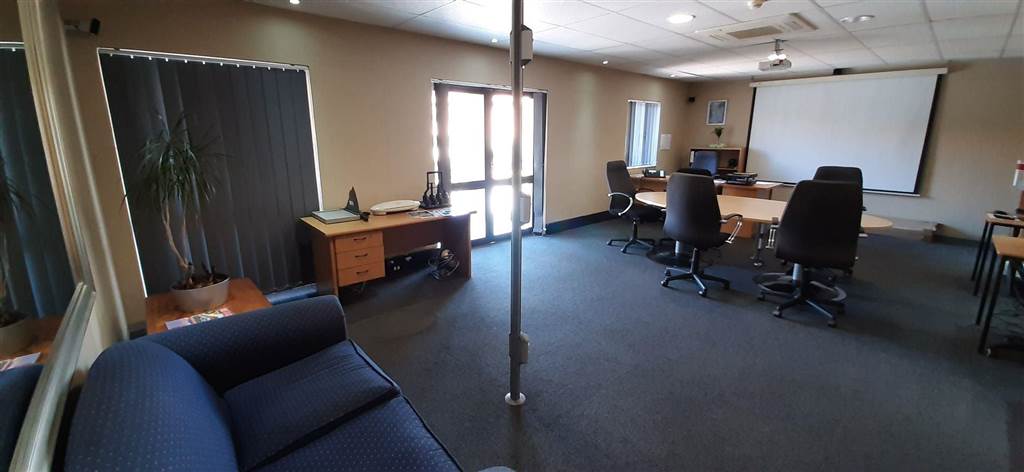 522  m² Commercial space in Bryanston photo number 2