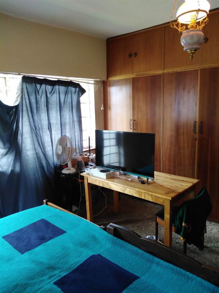 4 Bed Apartment in Bloemfontein photo number 20