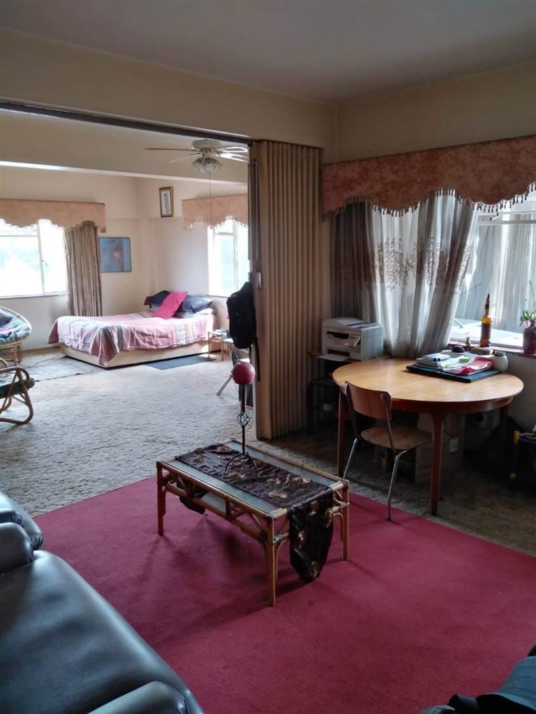 4 Bed Apartment in Bloemfontein photo number 4